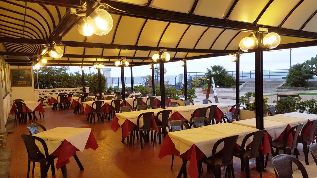 Albergo La Lampara Deiva Marina Bagian luar foto