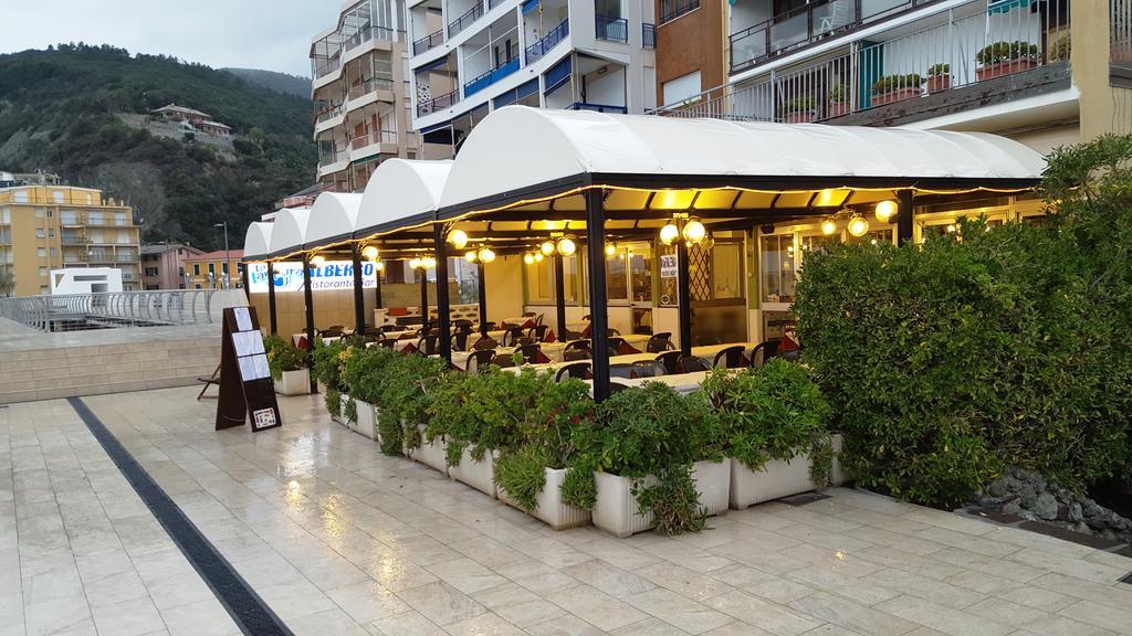 Albergo La Lampara Deiva Marina Bagian luar foto