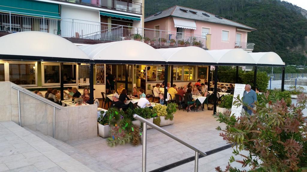 Albergo La Lampara Deiva Marina Bagian luar foto