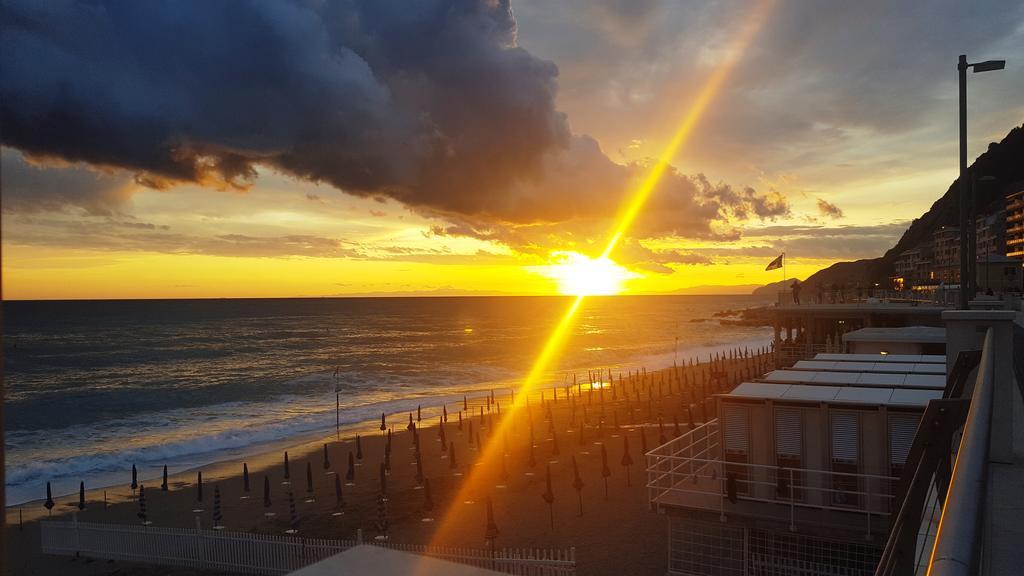 Albergo La Lampara Deiva Marina Bagian luar foto