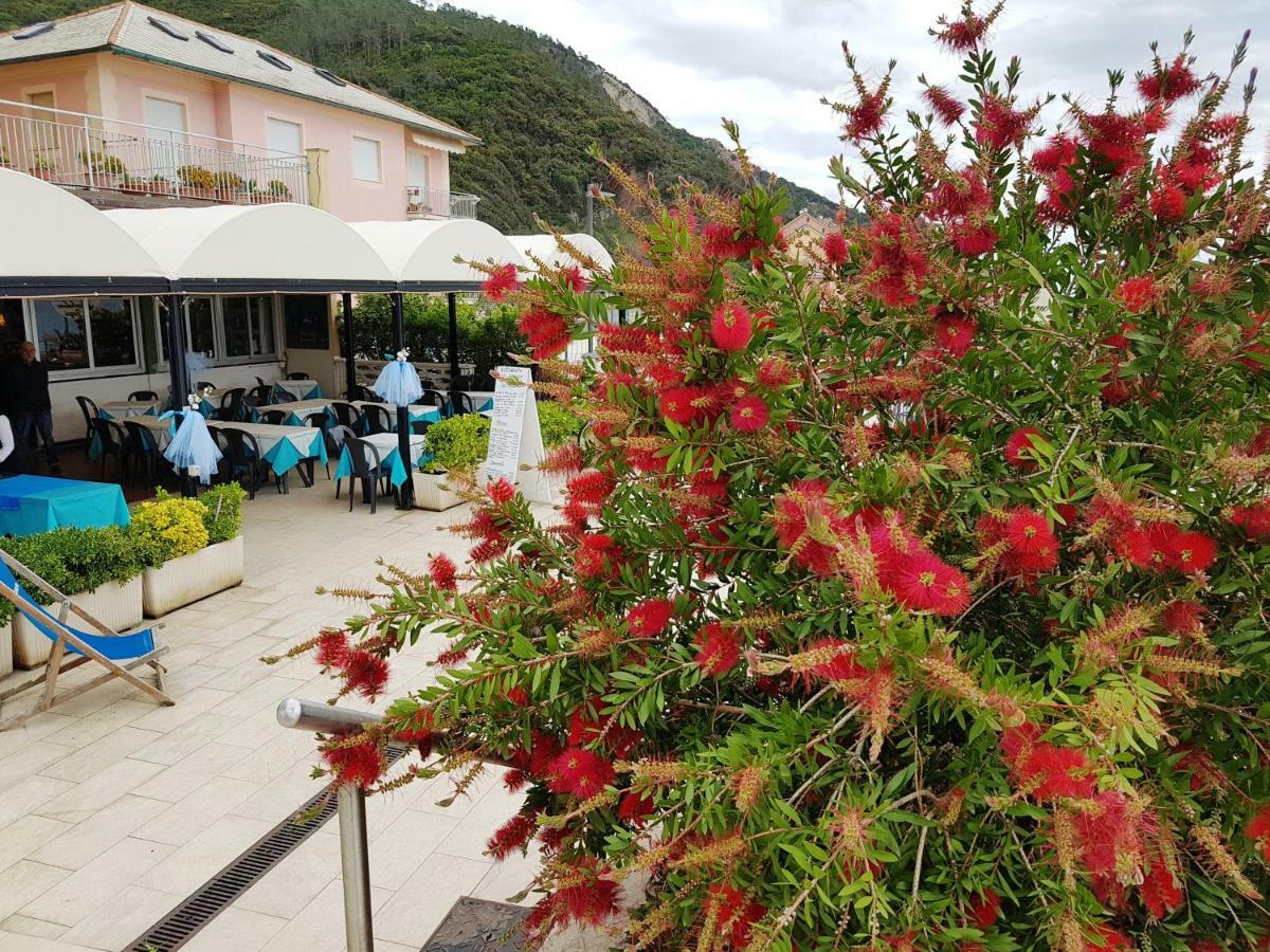 Albergo La Lampara Deiva Marina Bagian luar foto